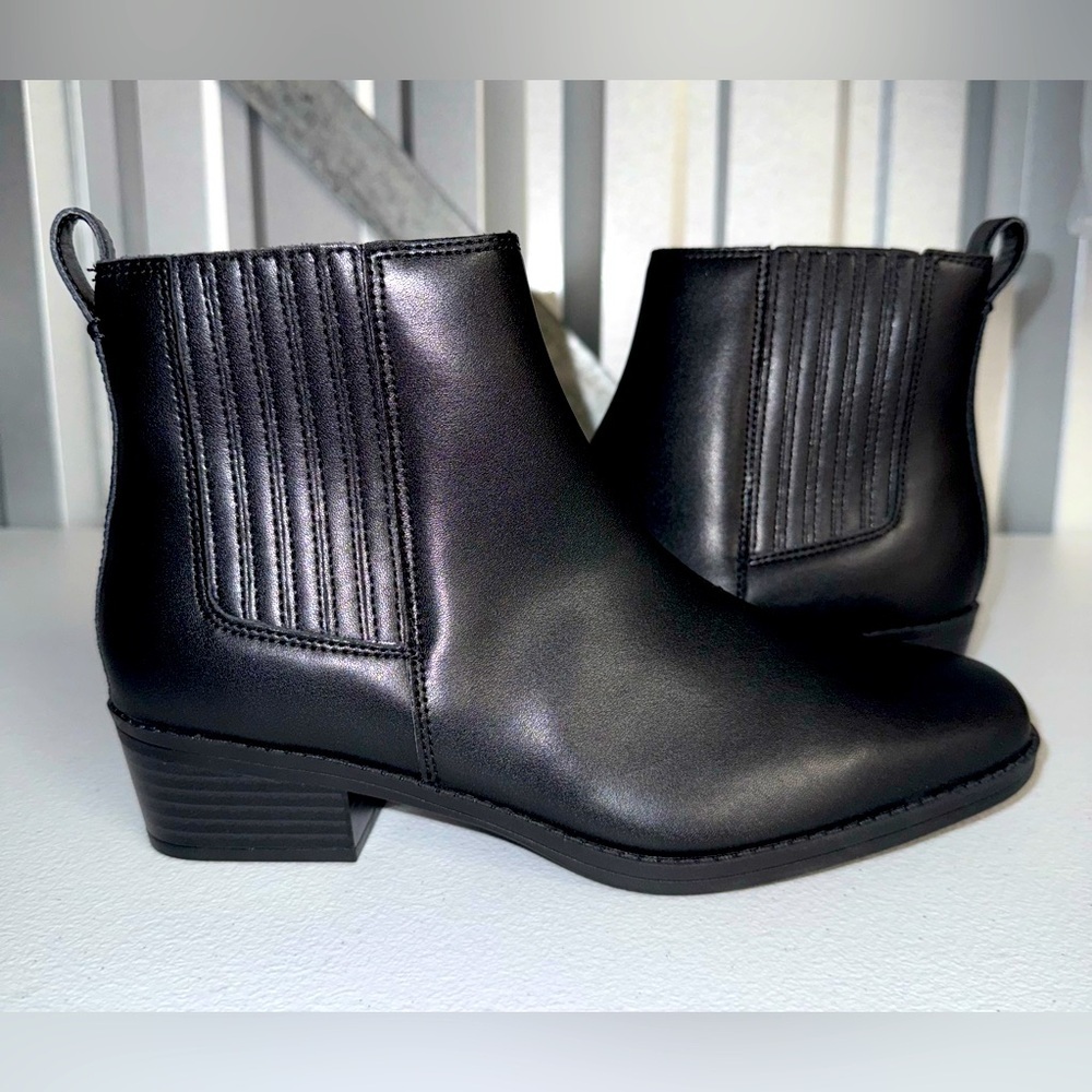 New Clarks Danyelle Skip Women's Leather Ankle Boots Size 8 M
